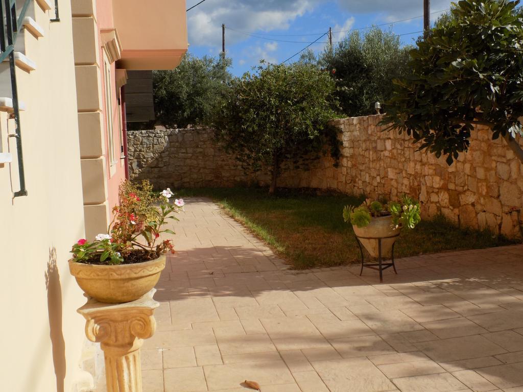 Kolona Apartments Lixouri Luaran gambar