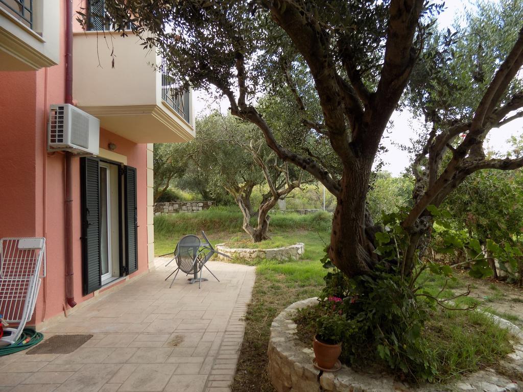 Kolona Apartments Lixouri Luaran gambar
