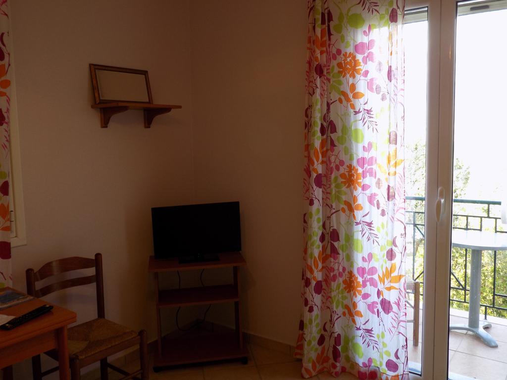 Kolona Apartments Lixouri Luaran gambar