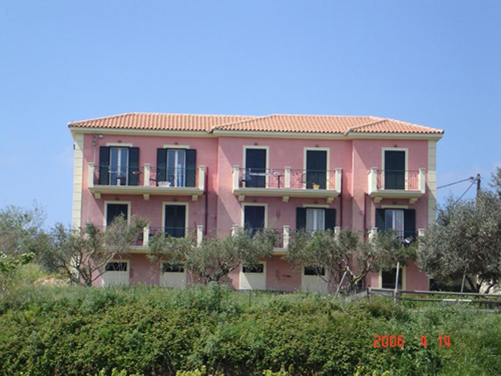 Kolona Apartments Lixouri Luaran gambar